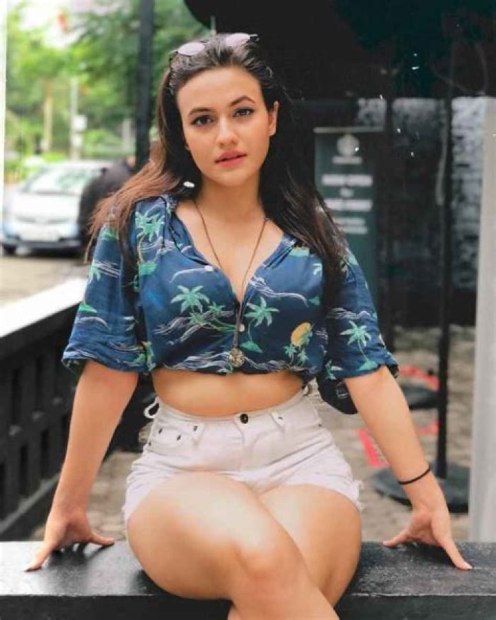 
Aahna Sharma Height, Weight, Net Worth, Age, Birthday, Wikipedia, Who, Nationality, Biography 