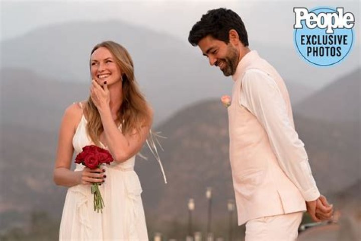 
Adrian Grenier and Jordan Roemmele 