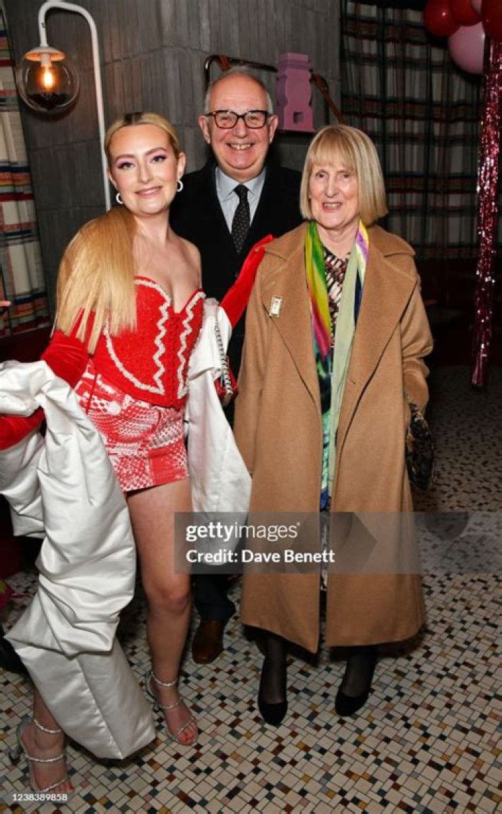 
Amelia Dimoldenberg Parents Paul Dimoldenberg And Linda Hardman Are Social Activist 