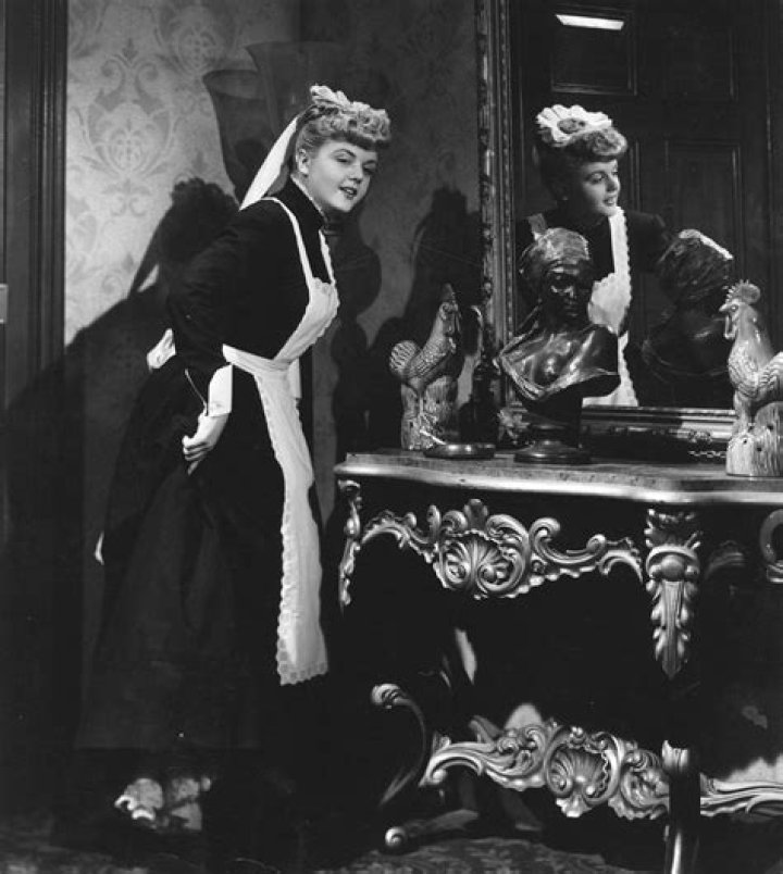 
Angela Lansbury Wanted to Play Romantic Leads in Her Youth but Said She Didn’t Have ‘Chocolate-Box Looks’ 