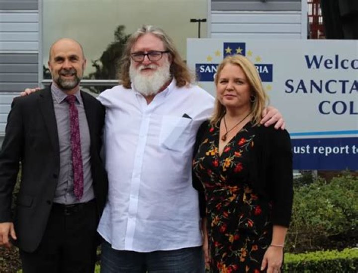 Anicka Newell Height, Weight, Net Worth, Age, Birthday, Wikipedia, Who, Nationality, Biography