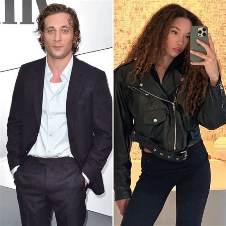 
Are Jeremy Allen White and Ashley Moore dating? 