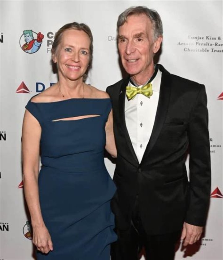 Are SZA And Bill Nye Dating? The Rumor Explained