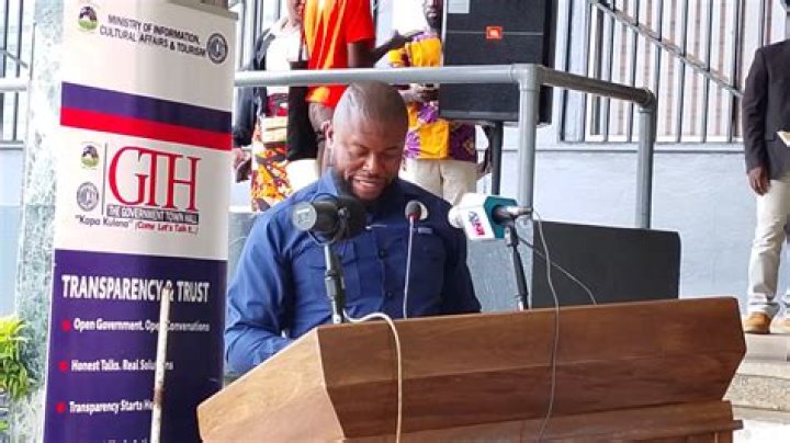 
Blaqbonez Tells Rema That Education Is Key And He Should Go Back To The University 