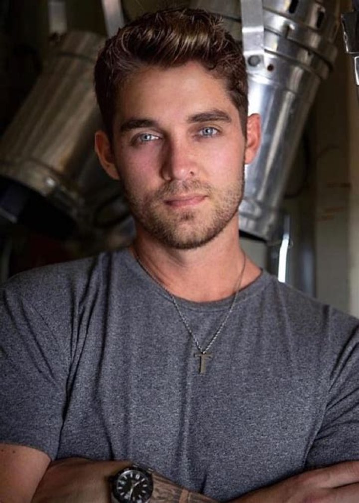 Brett Young Height, Weight, Net Worth, Age, Birthday, Wikipedia, Who, Nationality, Biography