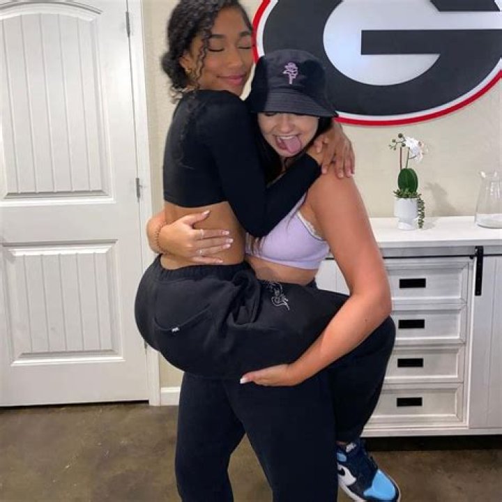 
Brooke Styles – Brookestyless (TikTok Star) Biography, Age, Boyfriend, Height, Net Worth 