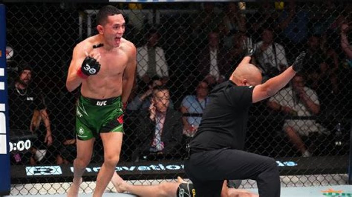 
Carlos Hernandez UFC Height, Weight, Net Worth, Age, Birthday, Wikipedia, Who, Nationality, Biography 