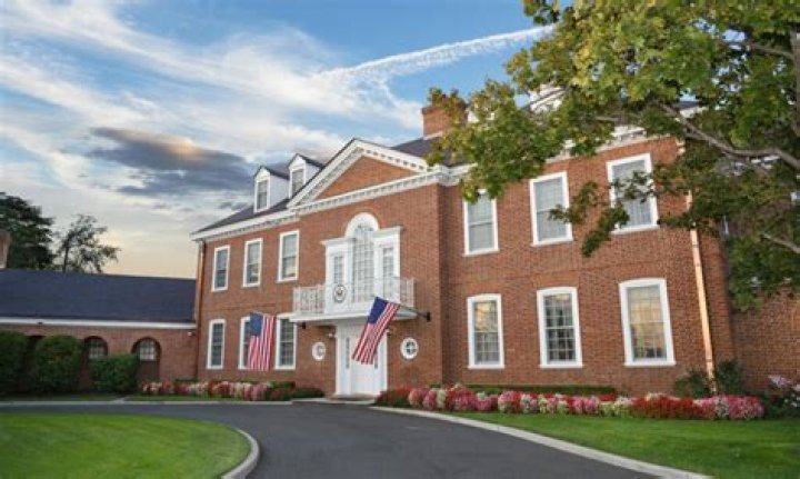 
Christopher Meyer Has Passed Away Due To Stroke – Where Is The Ambassador’s Wife Catherine Meyer? 