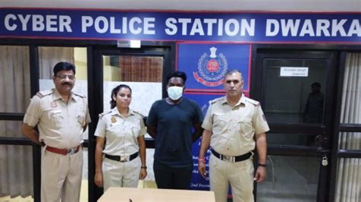 
Delhi Police nabs 4 from UP for duping over 1K 