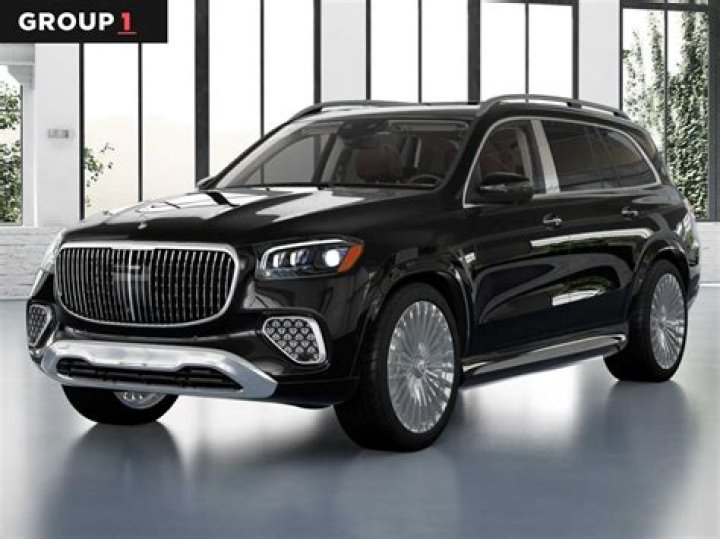 
Diddy Gifted Yung Miami A Pearly White Maybach GLS Truck 