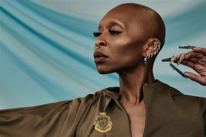 
Does Andi Oliver Has Alopecia? With Hair Pics – Why Is She Bald? 