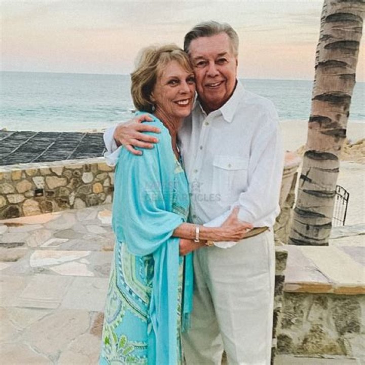 
Does Ryan Seacrest have Wife or Girlfriend? Did He ever get Married to Aubrey Paige? 