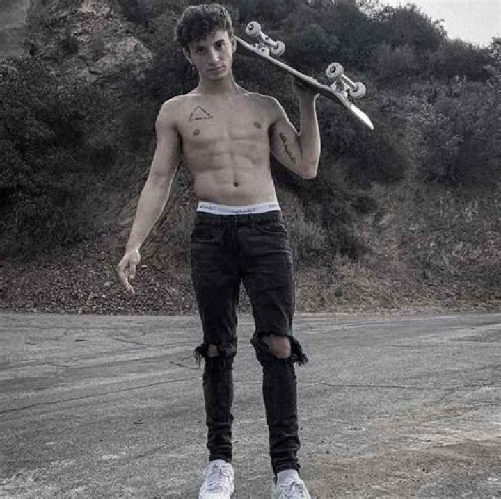 
Dominic Scirrotto Height, Weight, Net Worth, Age, Birthday, Wikipedia, Who, Nationality, Biography 