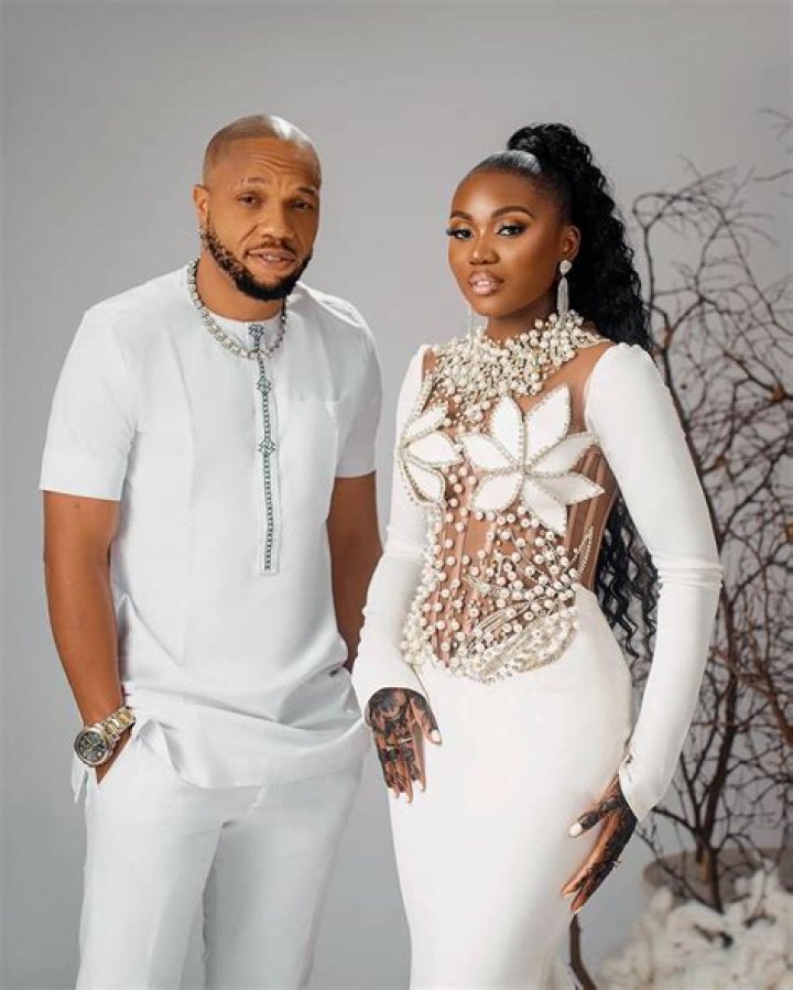 
Dramatic Moment Charles Okocha Toasted A Lady Not Realising She’s Bolanle Ninalowo’s Wife 