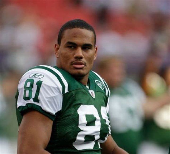 
Dustin Keller is Married to Wife: Erin Keller. Kids: Cruz Keller. 