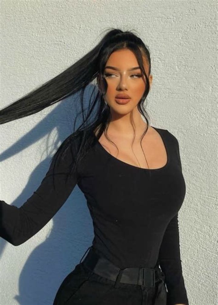 
Dzana Dzzyzzle Height, Weight, Net Worth, Age, Wiki, Who, Instagram, Biography 