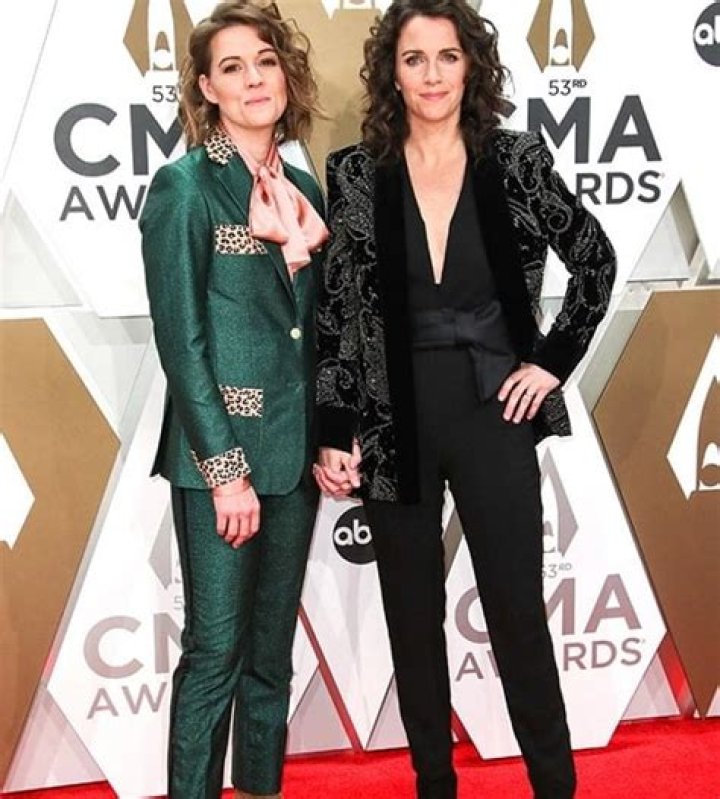 Elizabeth Carlile Height, Weight, Net Worth, Age, Birthday, Wikipedia, Who, Nationality, Biography