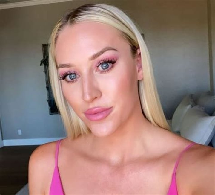 Emily Mayfield Height, Weight, Net Worth, Age, Birthday, Wikipedia, Who, Nationality, Biography