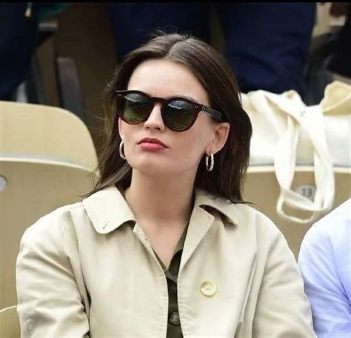 
Emma Mackey Parents Philippe and Rachel Have A Life In France 