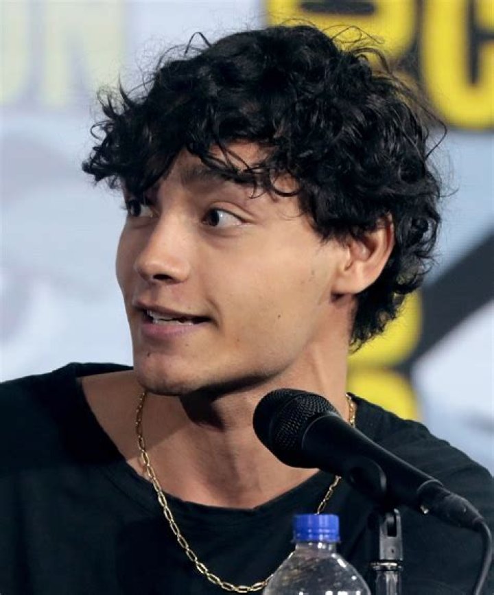 Evan Evagora Height, Weight, Net Worth, Age, Birthday, Wikipedia, Who, Nationality, Biography