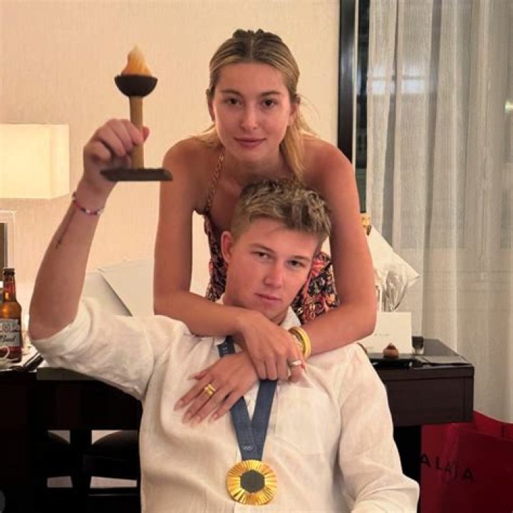 
Eve Jobs’ Boyfriend – Is She In A Relationship With Harry Hudson? 