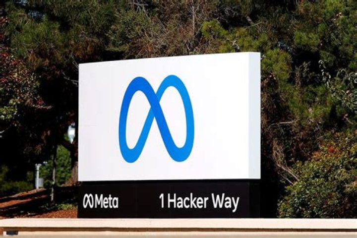 
Facebook Removes Fake Chinese Accounts Attempting to Meddle in U.S. Midterm Elections 