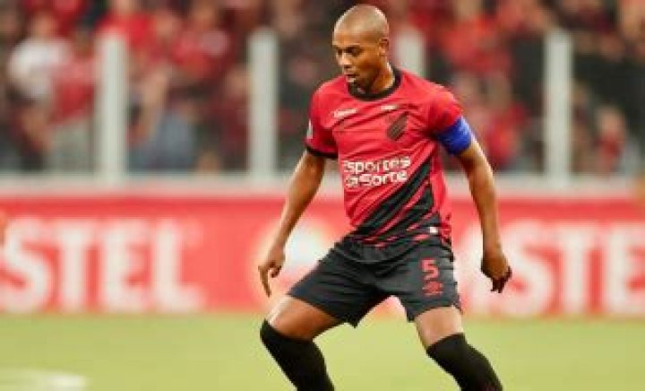 
Fernandinho Height, Weight, Net Worth, Age, Birthday, Wikipedia, Who, Instagram, Biography 