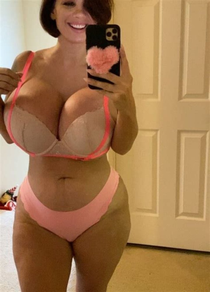 
Freebies_and_more Height, Weight, Net Worth, Age, Birthday, Wikipedia, Who, Nationality, Biography 