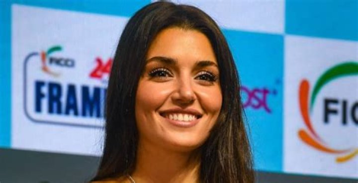 Hande Erçel Height, Weight, Net Worth, Age, Birthday, Wikipedia, Who, Nationality, Biography