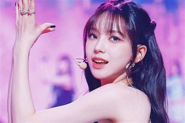 
“Her professionalism…respect”: Aespa’s Karina earns praises for handling the wardrobe malfunction smoothly at the Gayo Daejejeon 