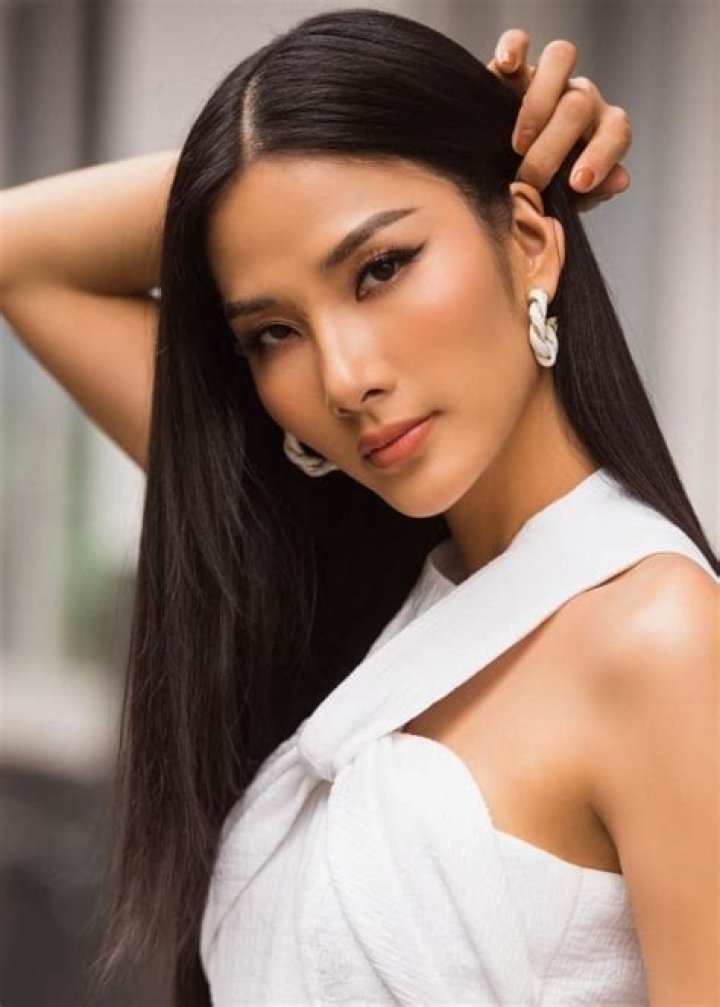 Hoàng Thùy Height, Weight, Net Worth, Age, Birthday, Wikipedia, Who, Nationality, Biography