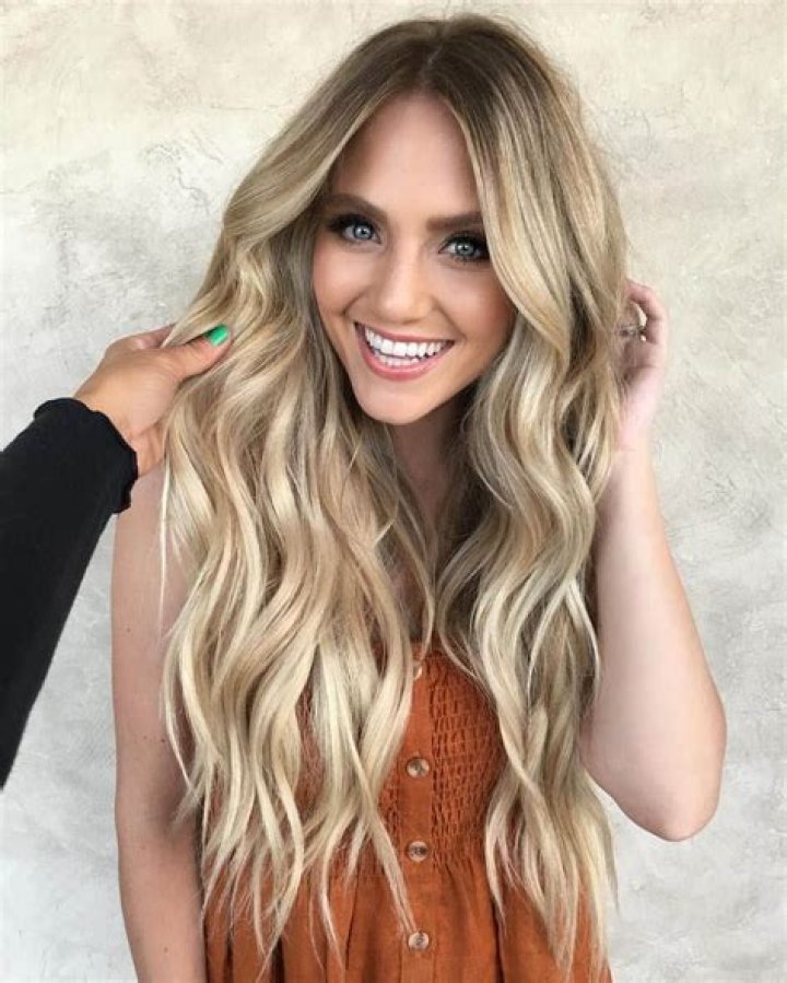 How old is Savannah LaBrant? Age, Net Worth, Daughter, Sister