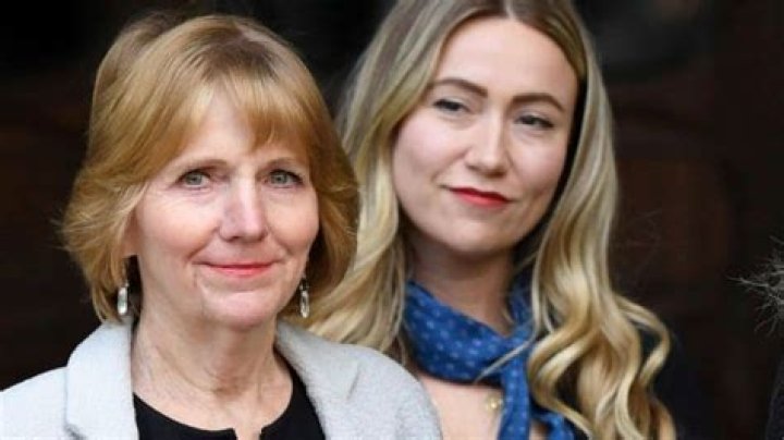 
How Rich Is Elaine Bredehoft? Details On Amber Heard’s Lawyer Net Worth And Salary In 2022 