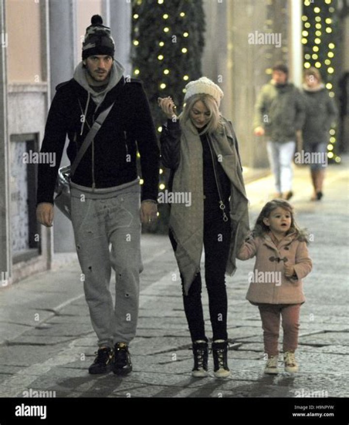 
Inside Davide Santon And Wife Chloe Sanderson Married Life & Family 