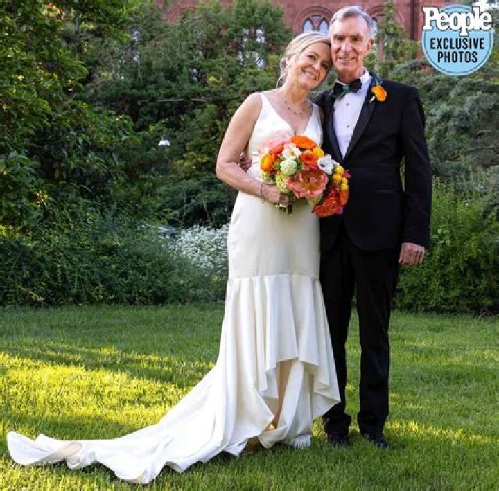
Is Bill Nye Married? His Bio, Age, Wife, Son, Family, Height and Net worth 