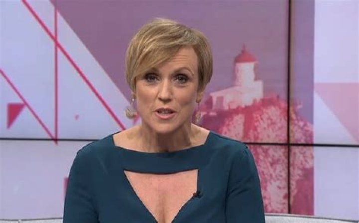 
Is Hilary Barry Married? Her Bio, Age, Husband, Family, Salary and Net worth 