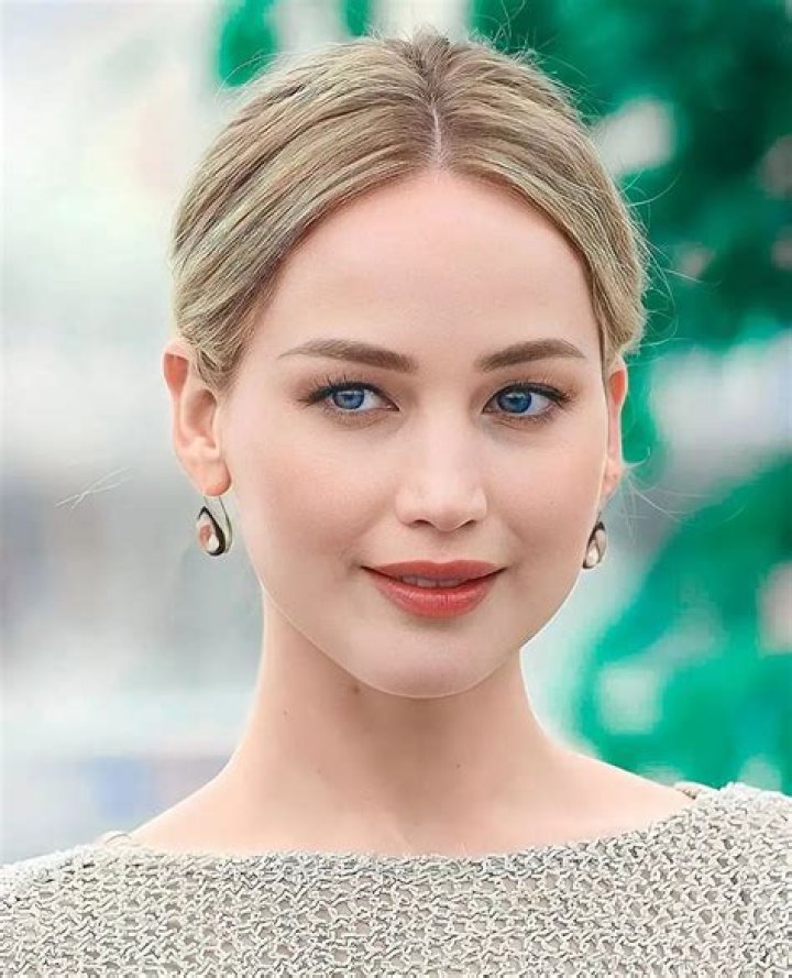 
Is Jennifer Lawrence Gay? Age, Height, Net Worth 