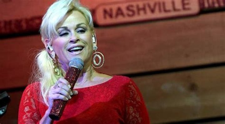 Is Lorrie Morgan Married? Her Bio, Age, Spouse, Dad, Daughter and Net worth