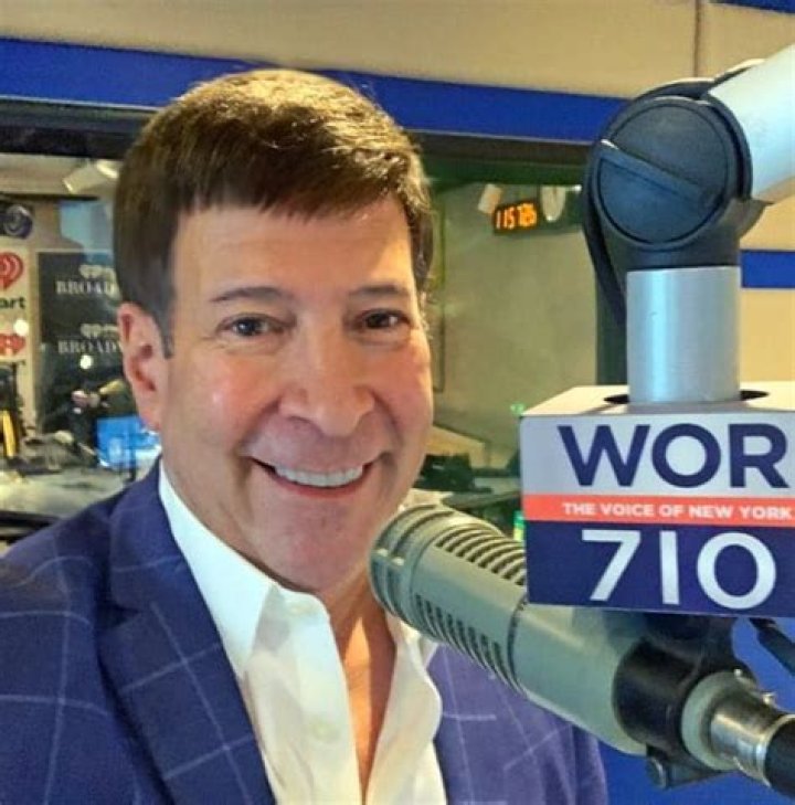 Is Mark Simone Married to Wife? Or Dating a Girlfriend?