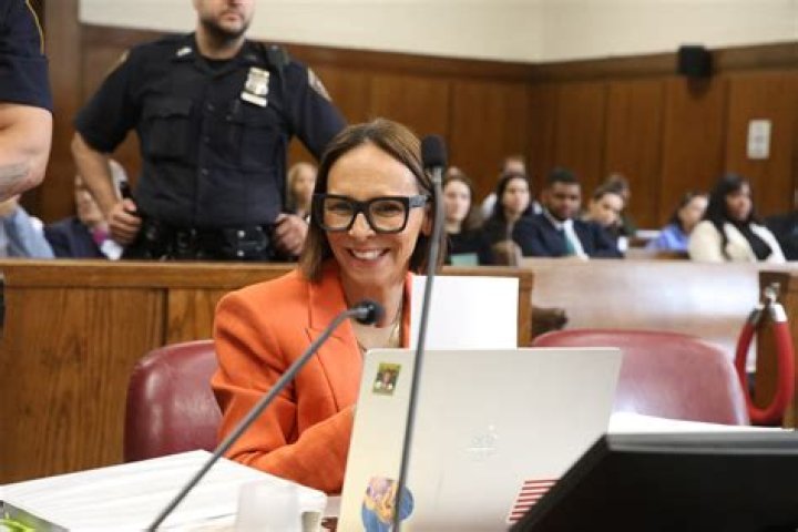 
Is R Kelly Illiterate? Lawyer Jennifer Bonjean ‘Explained’ Judgement To Him During Sentencing 