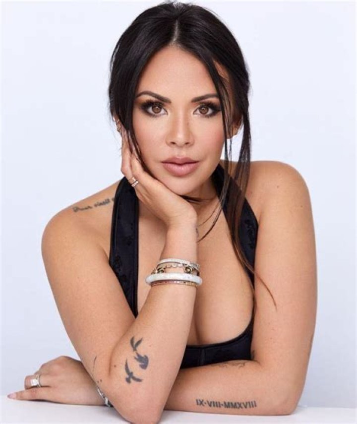Janel Parrish Height, Weight, Net Worth, Age, Birthday, Wikipedia, Who, Nationality, Biography