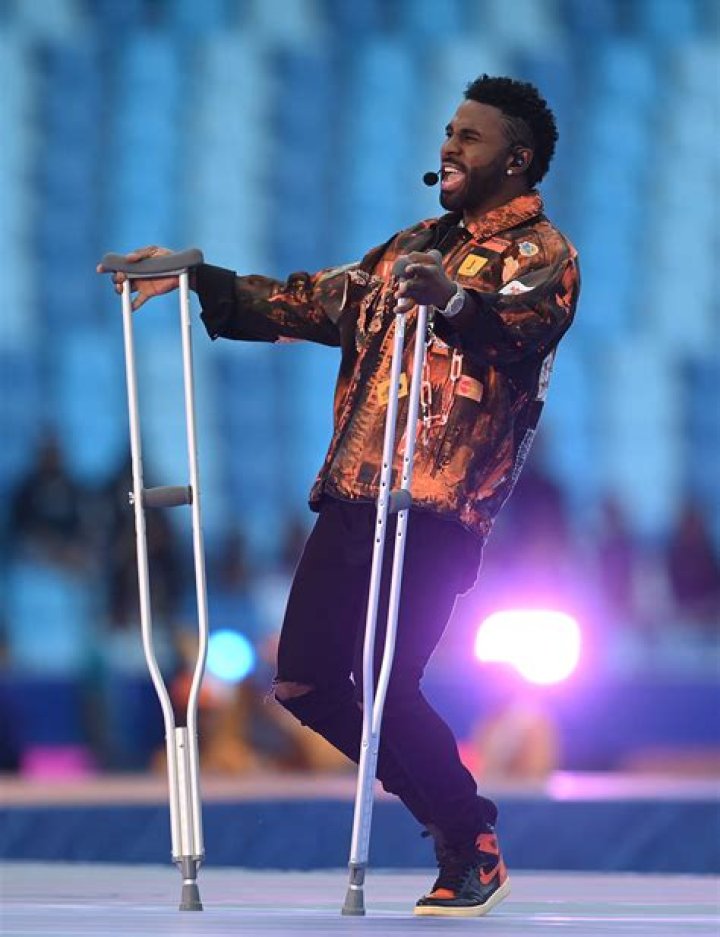 
Jason Derulo Breaks Foot, Walking with Canes Ahead of Super Bowl Performance 