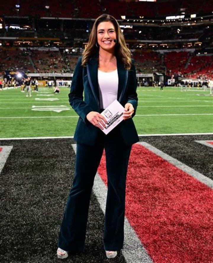 Jen Lada Height, Weight, Net Worth, Age, Birthday, Wikipedia, Who, Nationality, Biography