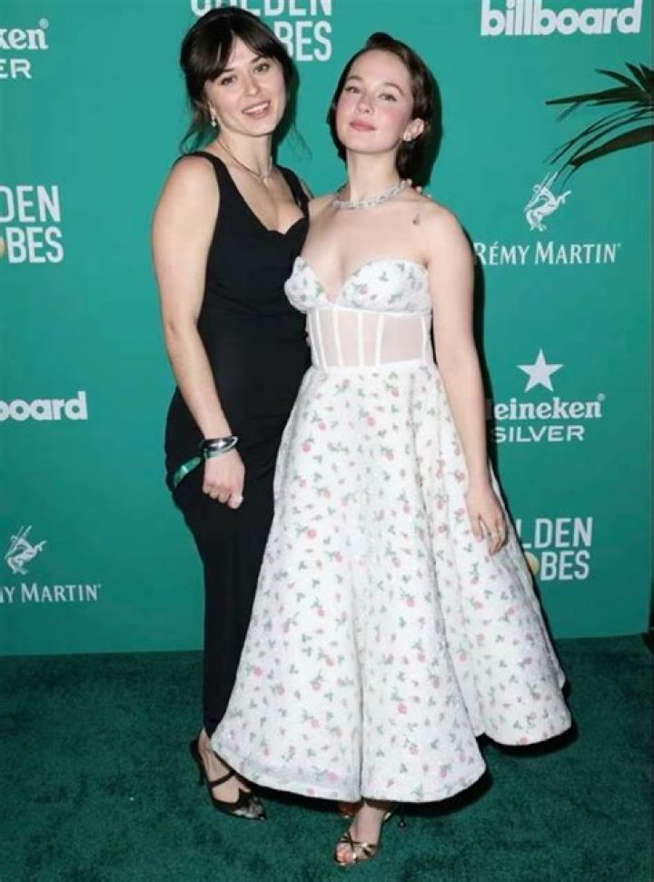 
Johsie Cruz Height, Weight, Net Worth, Age, Wiki, Who, Instagram, Biography 