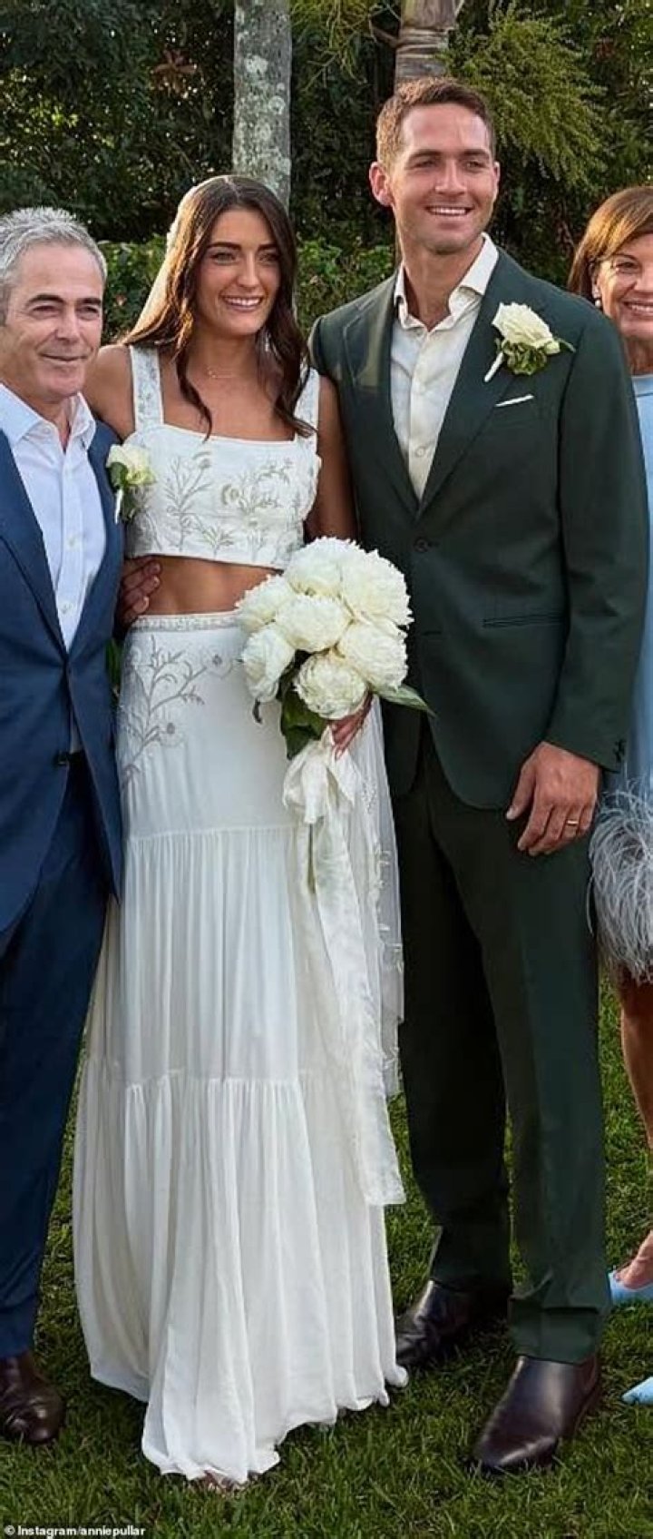 
Jordan Renzo and Girlfriend Ava Pullar Attend A Friend’s Wedding In Style 
