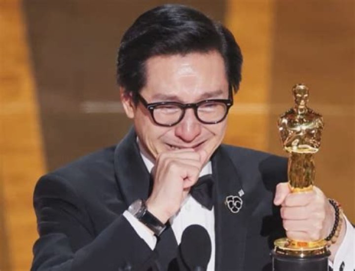 
Ke Huy Quan becomes the fırst vıetnamese actor to wın oscars for best supportıng actor 