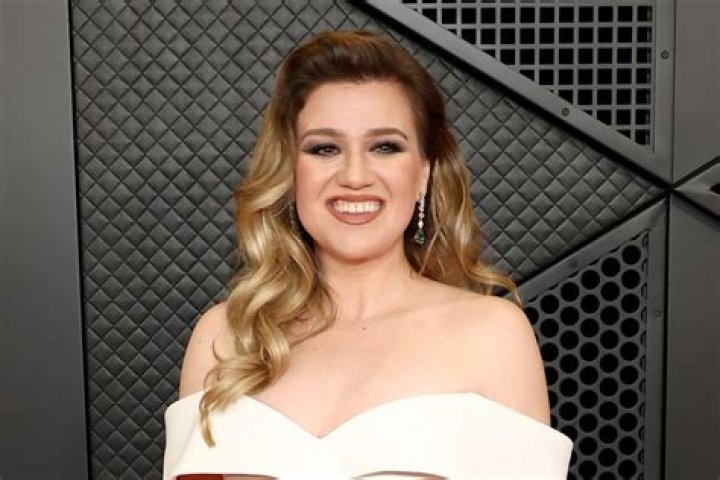 
Kelly Clarkson Announces 10-Date Las Vegas Residency, Ticket Options Revealed 