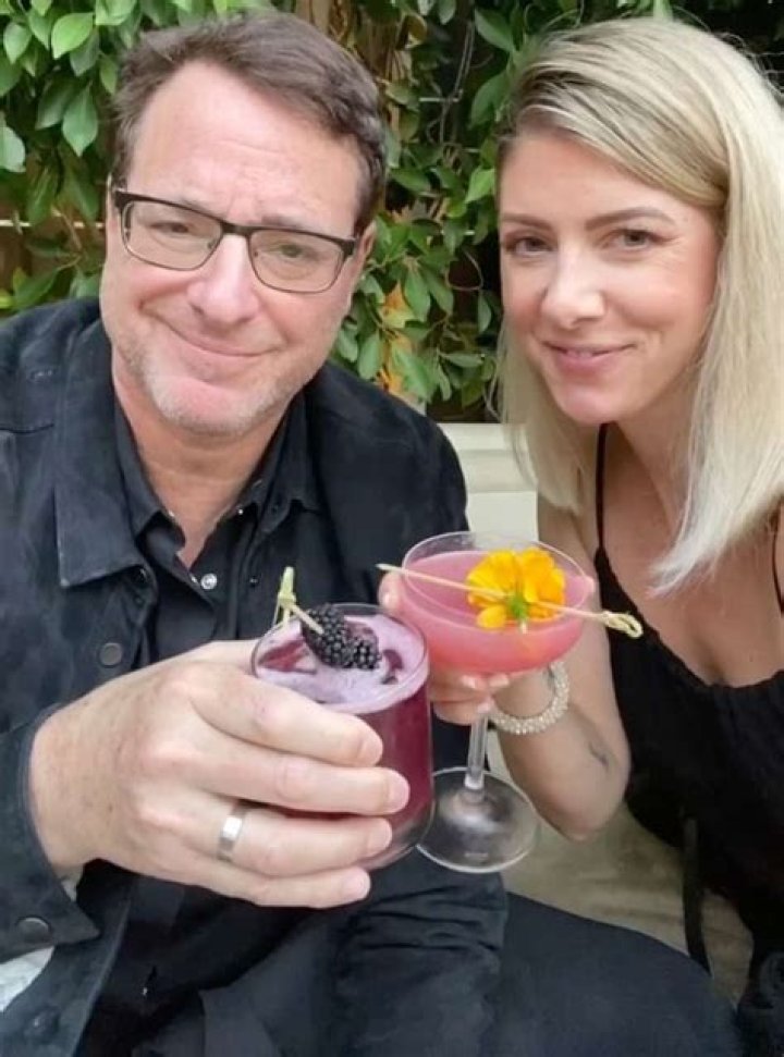 
Kelly Rizzo Gets Martini Tattoo in Honor of Late Husband Comedian Bob Saget 