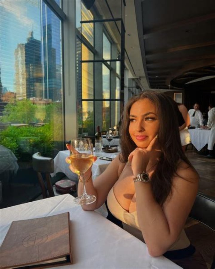 
Kristen Kash Height, Weight, Net Worth, Age, Birthday, Wikipedia, Who, Nationality, Biography 