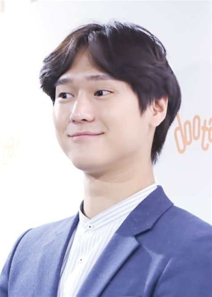 
Kyung-pyo Height, Weight, Net Worth, Age, Birthday, Wikipedia, Who, Nationality, Biography 